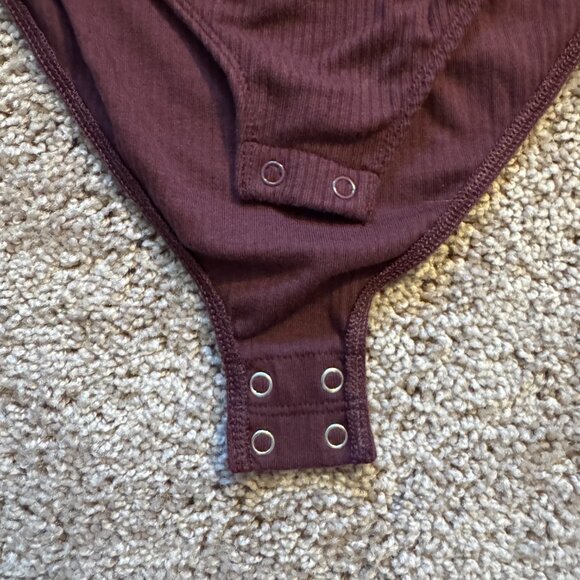 Old Navy Maroon Long Sleeve Ribbed Bodysuit – Size Large - Picture 3 of 4